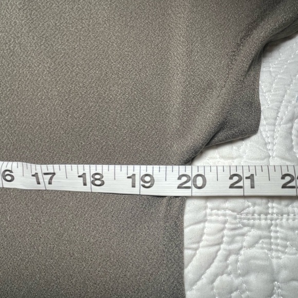 H&M Elegant Taupe Midi Shift Dress w/ side slits, short sleeves & V-neck, Small - Picture 6 of 9